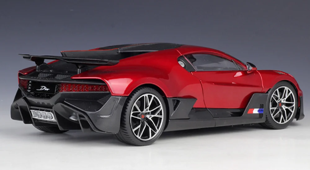 Модель гоночного автомобиля Bugatti Chiron Sport Divo Bburago 1:18 новая в коробке