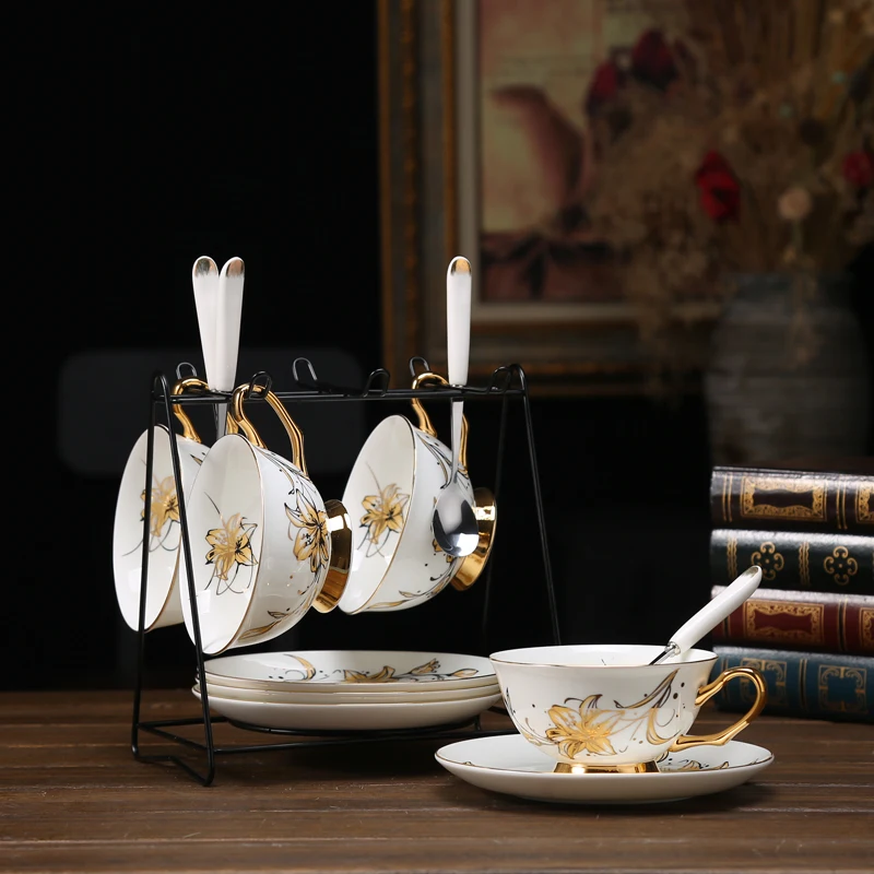 Чайная чашка с золотыми лилиями набор ложек блюдцем 200 мл британская