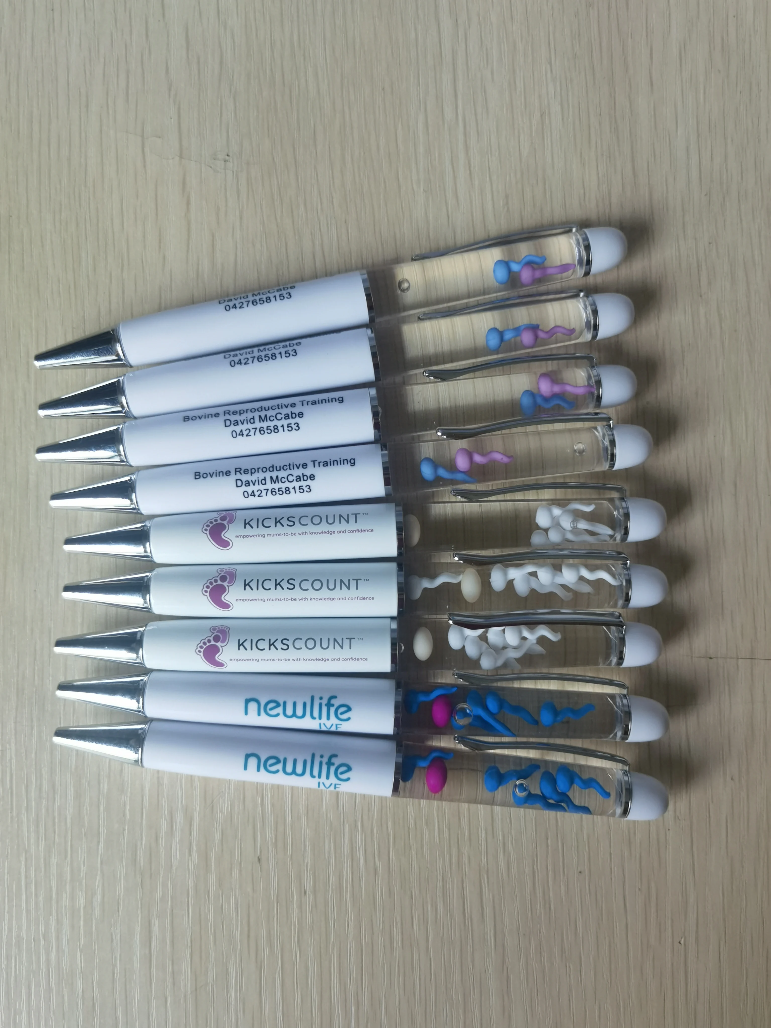 

Белая ручка, 3D яйцо, сперма, фотоэлемент будет перемещен влево и вправо, когда вы вверх и вниз, плавающая ручка