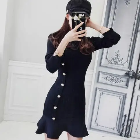 Осенне зимнее вязаное платье свитер женское черное однобортное облегающее мини