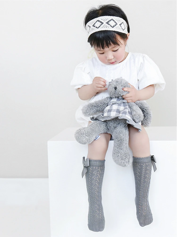 Rodilla Calcetines de algodón para los bebés calcetines calcetines de la princesa del cordón largo para las niñas con rayas de color de la boca de la burbuja de tubo calcetines sólido gris 