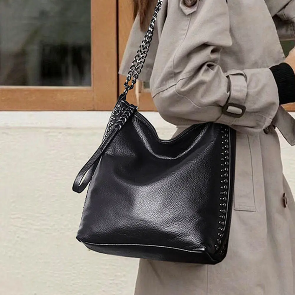 

Women' Tote Bag Head Layer Cowhide Single Shoulder Bag Rivet Metal Chain Large Capacity Handbag Locomotive Fashion Messenger Bag