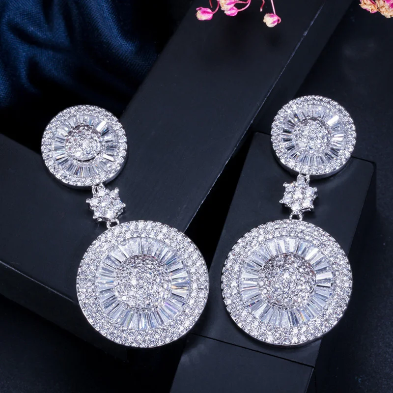 Классические женские ювелирные изделия Pera с полностью выложенным белым фианитом