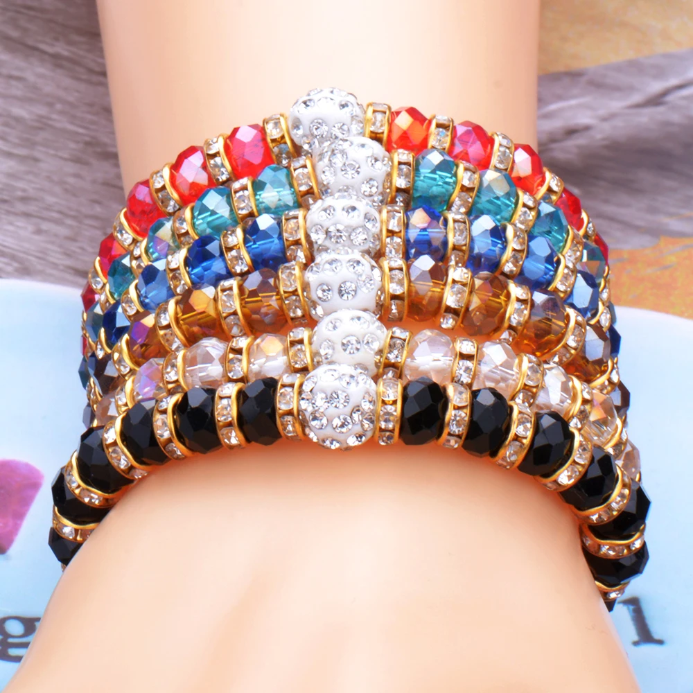 Шарм-браслет разных цветов с бусинами из натурального камня | Украшения и