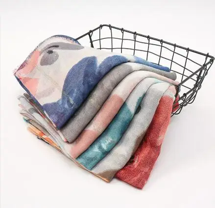 Рисунок 2 - Женский головной платок с принтом 90*180 см