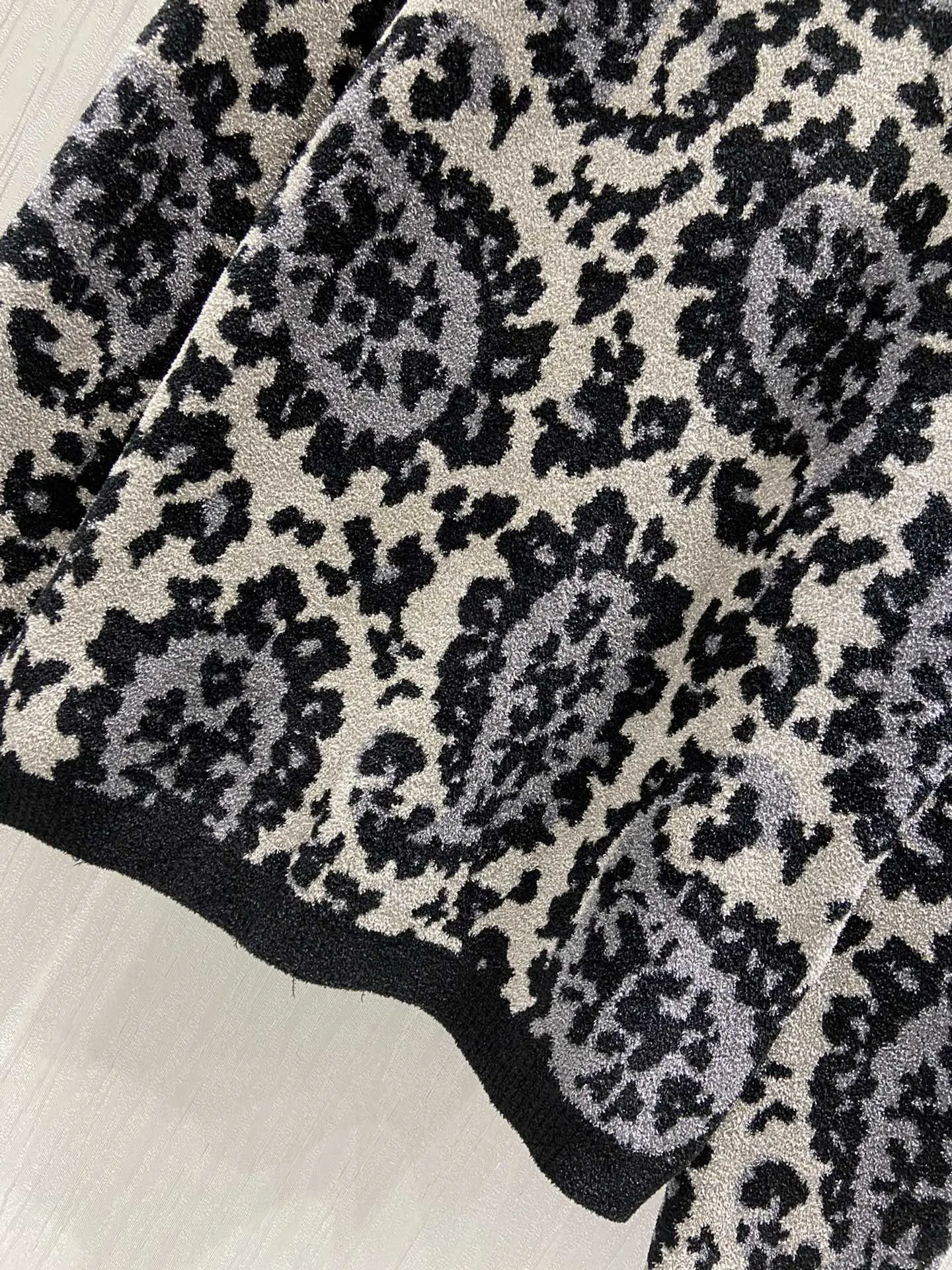 

2020 new ladies fashion long sleeve sexy casual printed sweater 1117