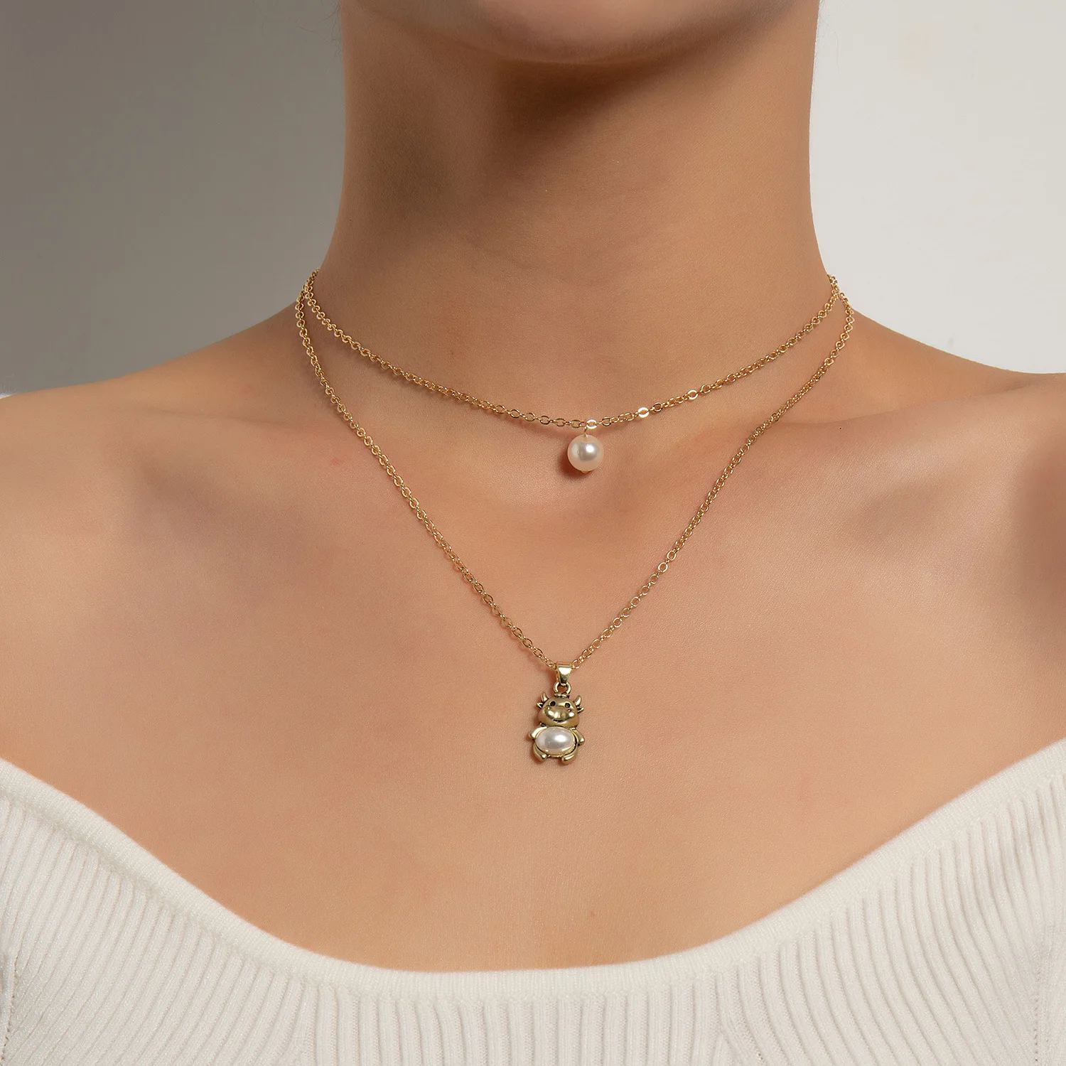 

Fashion Metal Calf Pearl Pendant Necklace for Women Wedding Party Simple and Cute Bead Gold Chain Multi-Layer Zodiac Jewelry