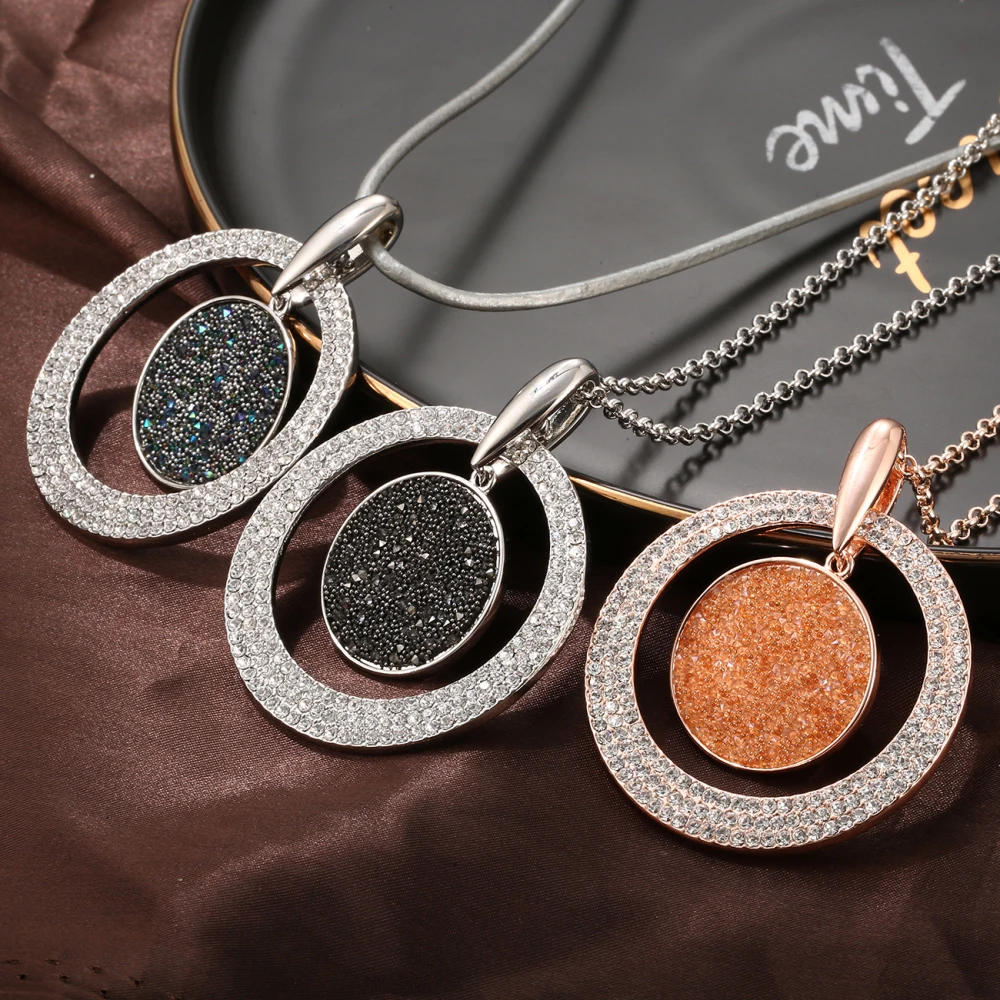 

Luxury Black Pink Crystal Round Pendant Necklace Sweater Chain Fashion Jewelry Gift 2020 Long Necklaces for Women Bijoux