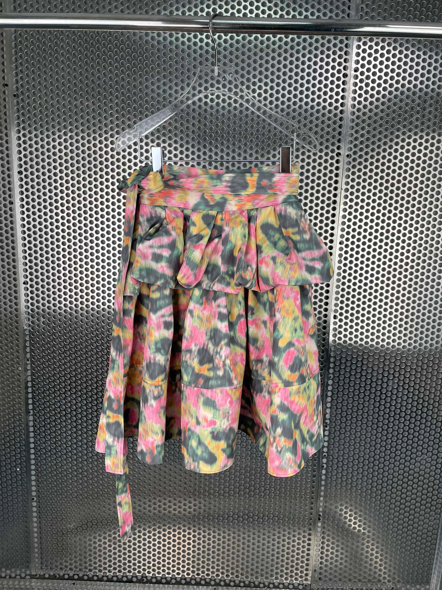 

Женская элегантная юбка на шнуровке с принтом и оборками