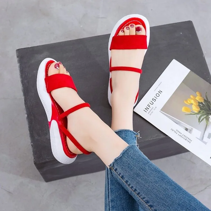 Женские летние шлепанцы модные повседневные сандалии на плоской подошве в