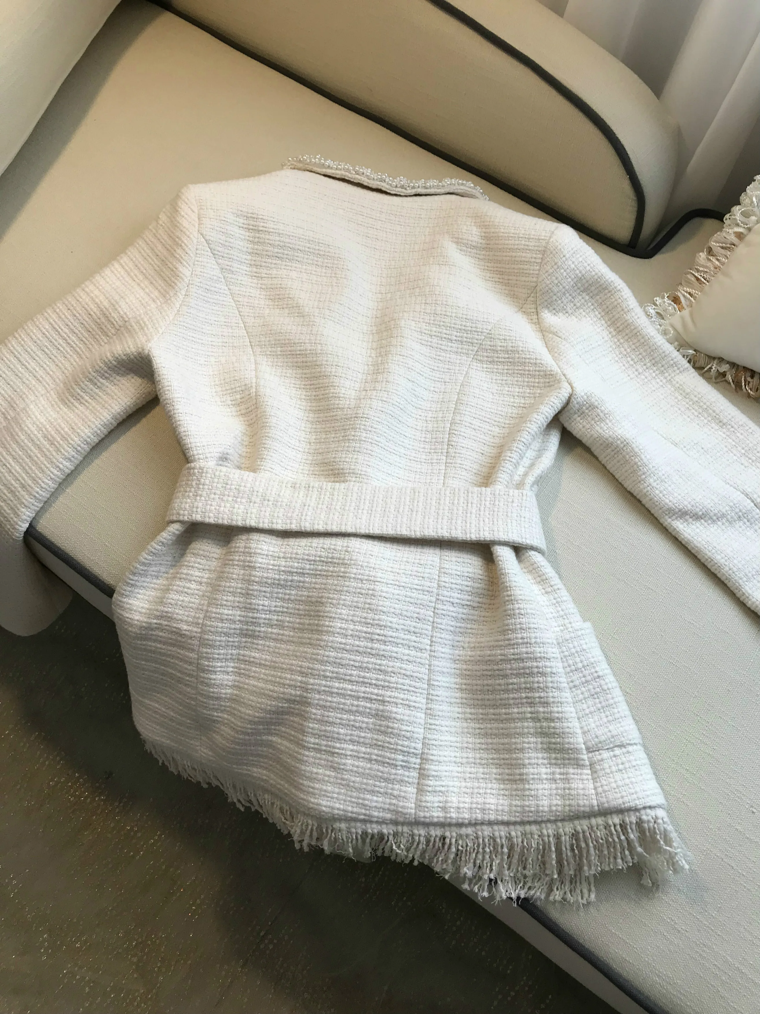 

New aristocratic wind ribbon pearl winter coat small sweet wind meters long white tweed can customized big size