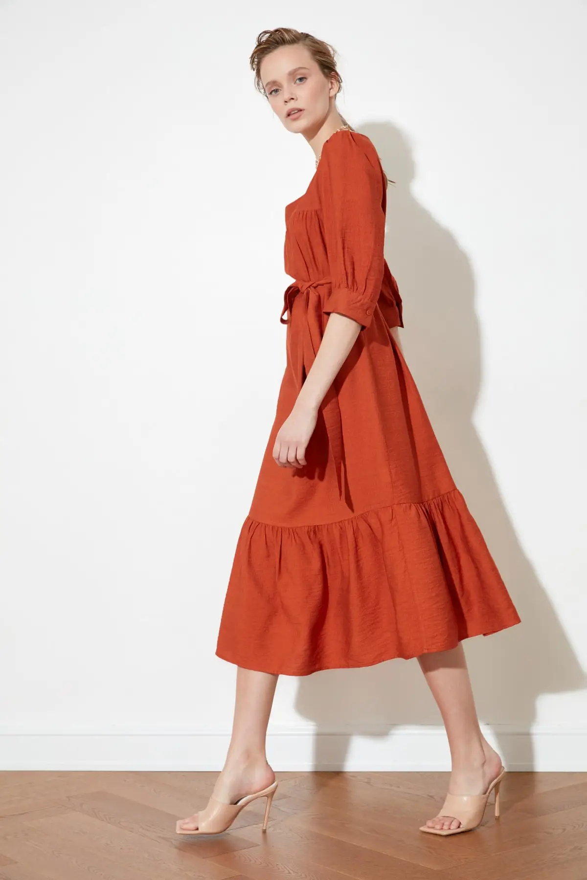 

Trendyol Belted Square Collar Dress TWOSS21EL0531