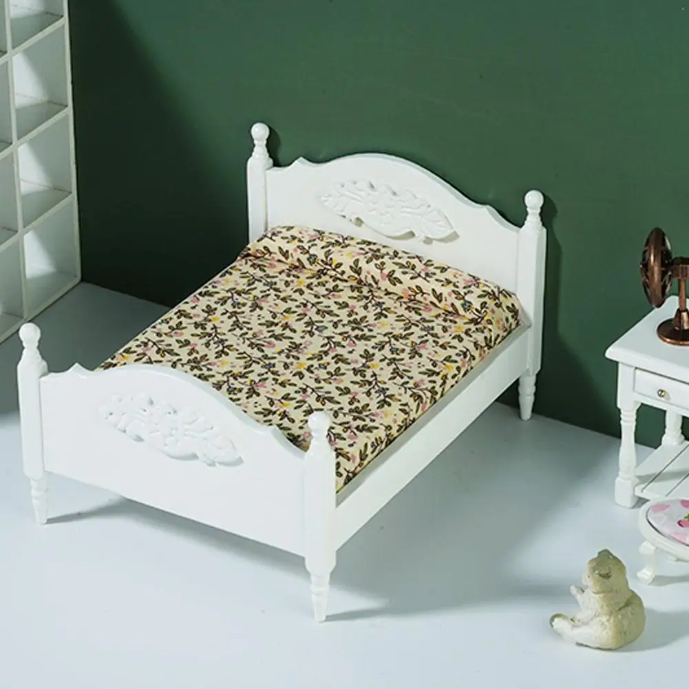 

1 шт. 1:12 мини кровать для девочек куклы европейская деревянная Ткань двойная кровать кукольный домик мебель для спальни кукольный домик игр...