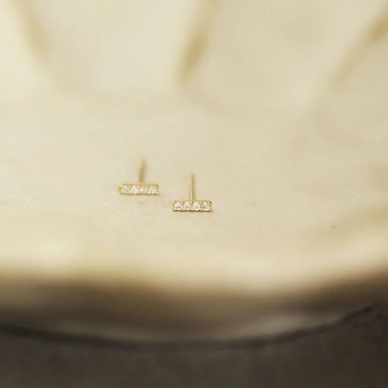 Серьги гвоздики с кристаллами в форме полоски 14 к|Серьги-гвоздики| |