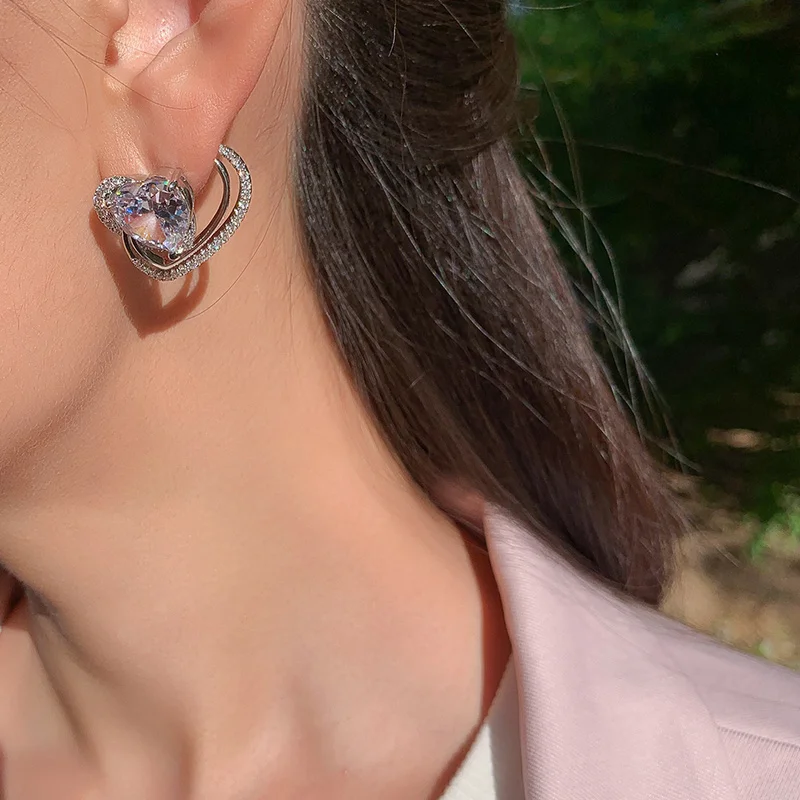 

Timeless Wonder Gorgeous Zirconia Geo Cut Heart Stud Earrings for Women Jewelry Designer Bontique Ins Egirl Aesthetic Rare 7387