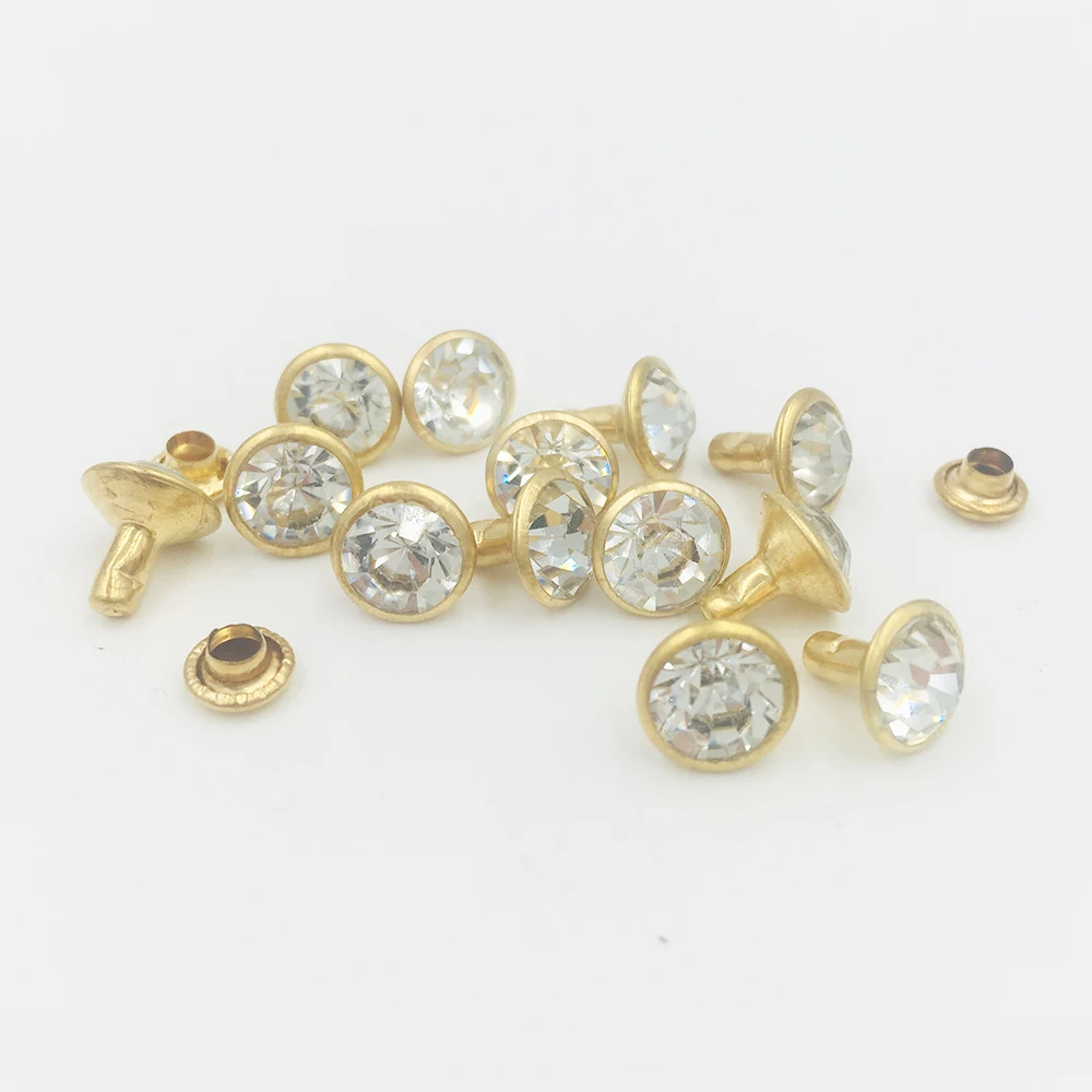 Заклепки из горного хрусталя с прозрачными кристаллами 6 мм и 8 золотистые