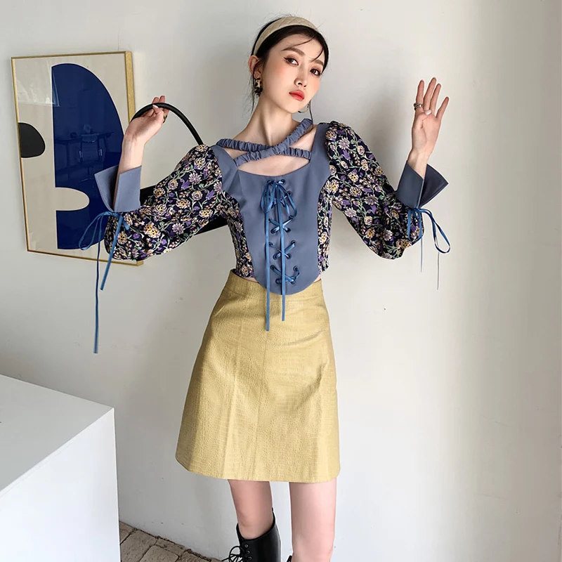 

XIZIHUPAN Sweet Print Patchwork T Shirt For Women Square Collar Lantern Long Sleeve Bandage Slim Women's Blouses 2021 Spring New