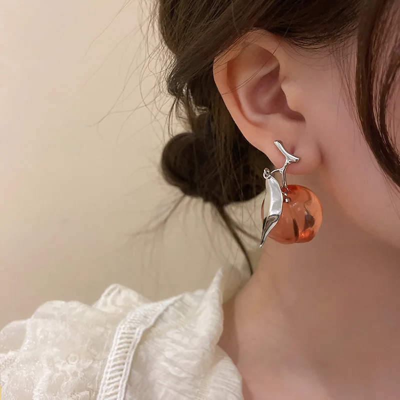 

Exagerbated niche design sense peach earrings transparent red resin fruit S925 silver needle advanced sense earrings