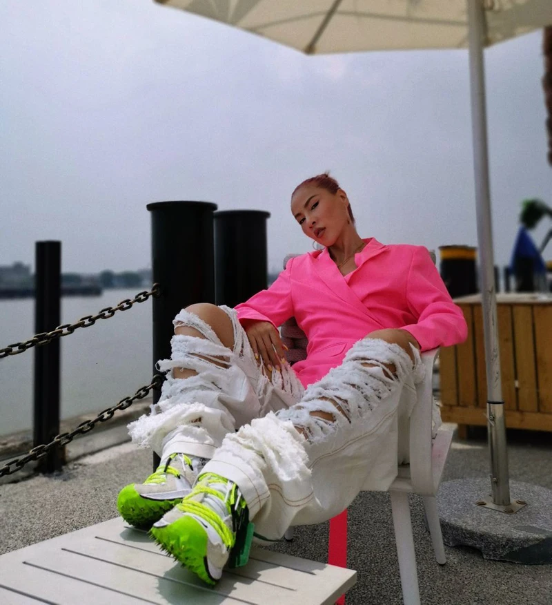 LANMREM 2020 Весенние новые джинсы с дырками женские одноцветные Свободные