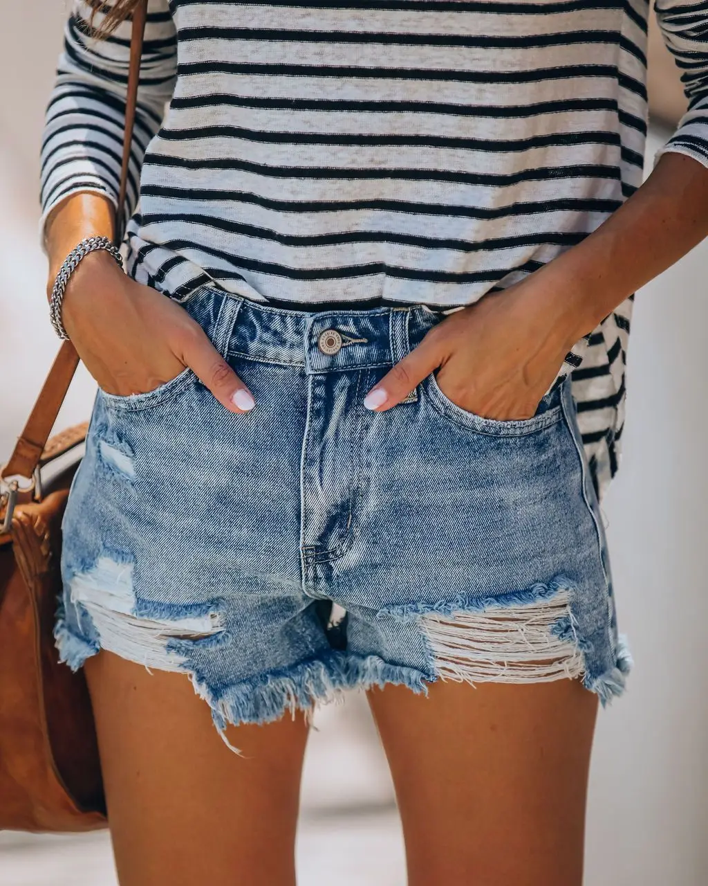 

Women Chic Fashion Pockets Frayed Hem Ripped Denim Shorts Vintage High Waist Zipper Fly Female Short Jeans Mujer Women’s Pants