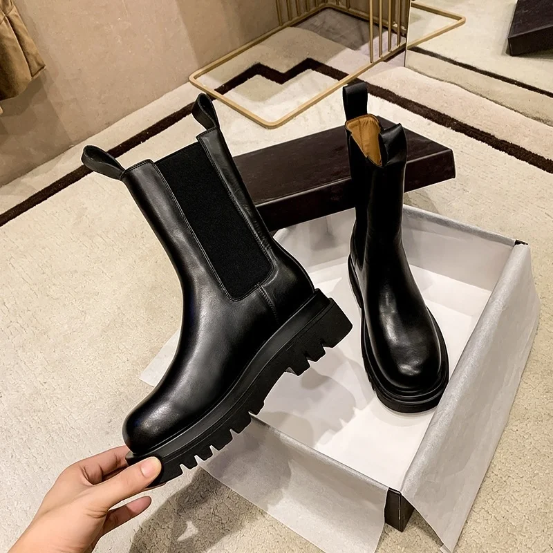 

Chelsea short boots net red the same of toe leather 2021 new boots women's autumn and winter Plush thick soled