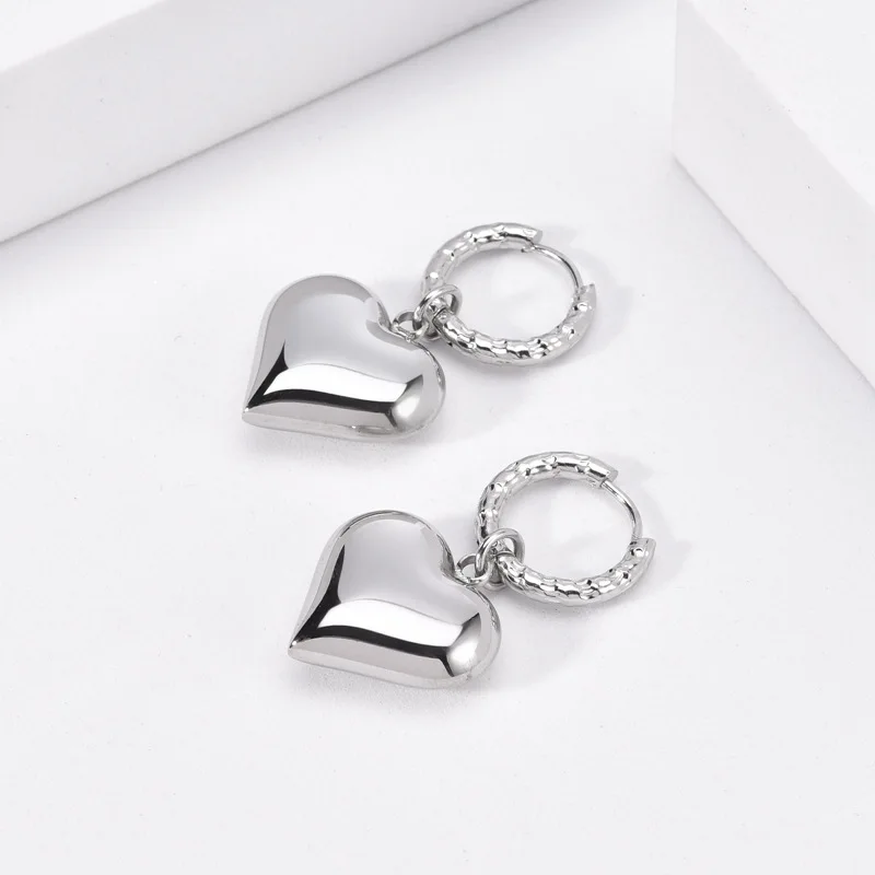 

Fashion Hot-selling Three-Dimensional Love Earrings For Women Cool Temperament Simple Heart-Shaped Earrings Net Red Earrings