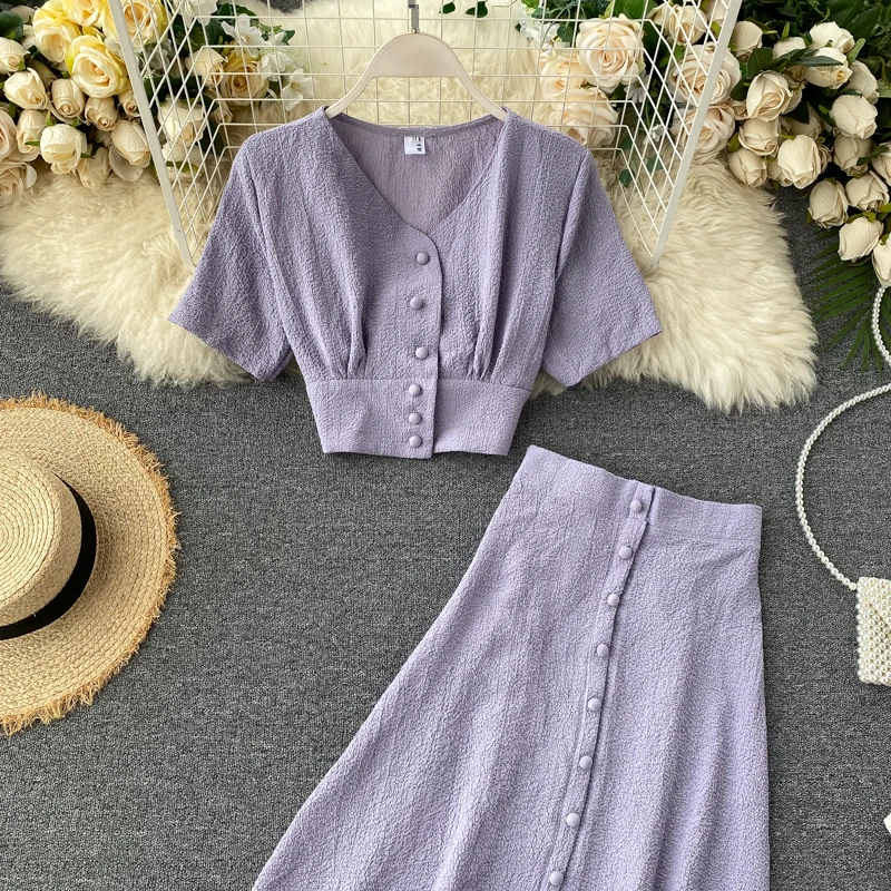 Летний простой модный тренд красный топ с коротким рукавом и открытым пупком