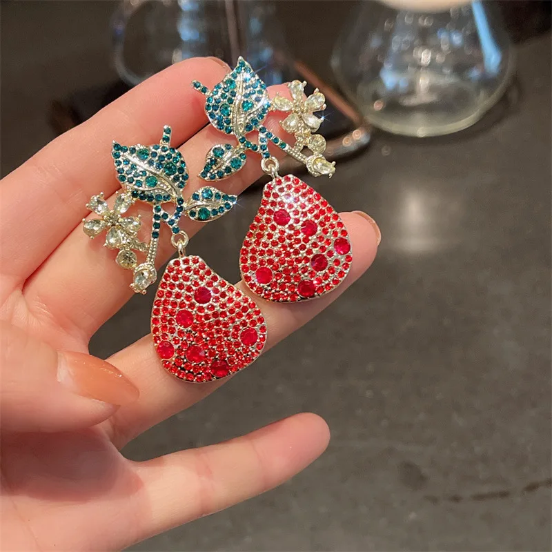 

Женские серьги-подвески ручной работы с микрозакрепкой