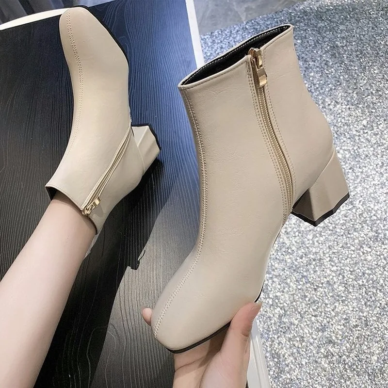 

Новинка; Сезон осень-зима; Полусапожки на толстом каблуке в стиле ретро; Женские кожаные ботинки на высоком каблуке с квадратным носком и бо...