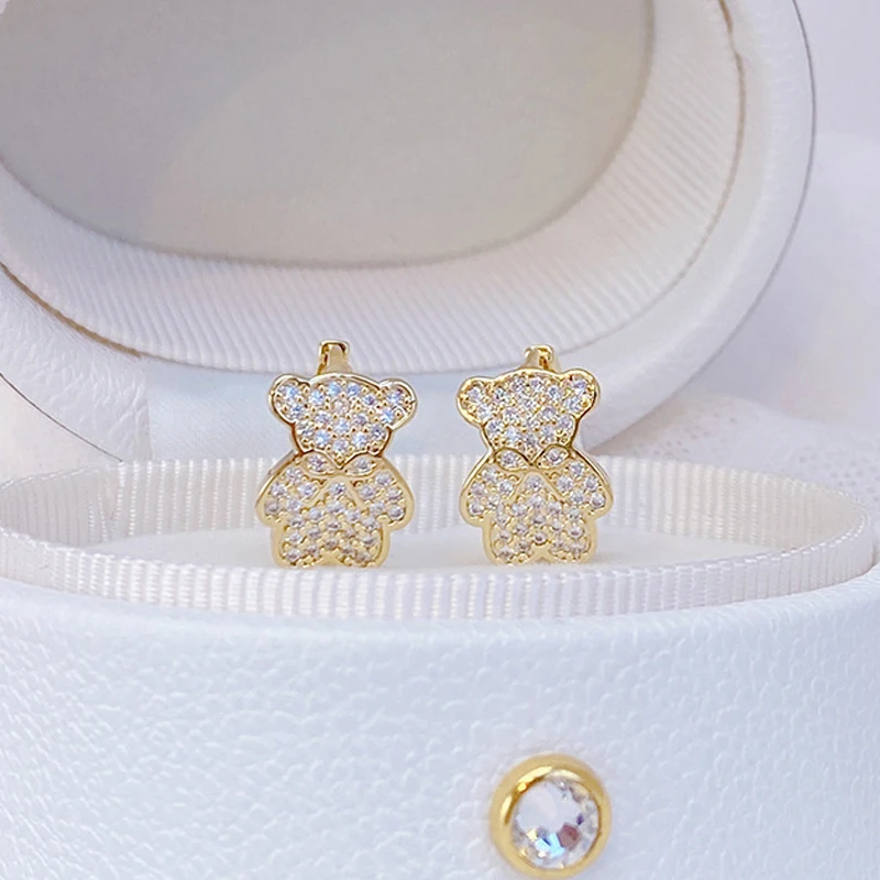 

Fashion Cute Tiny Bear Earrings for Lady Pave Shine Zircon Drop Earring Wedding Daily Jewelry Pendant Accessories Bijoux