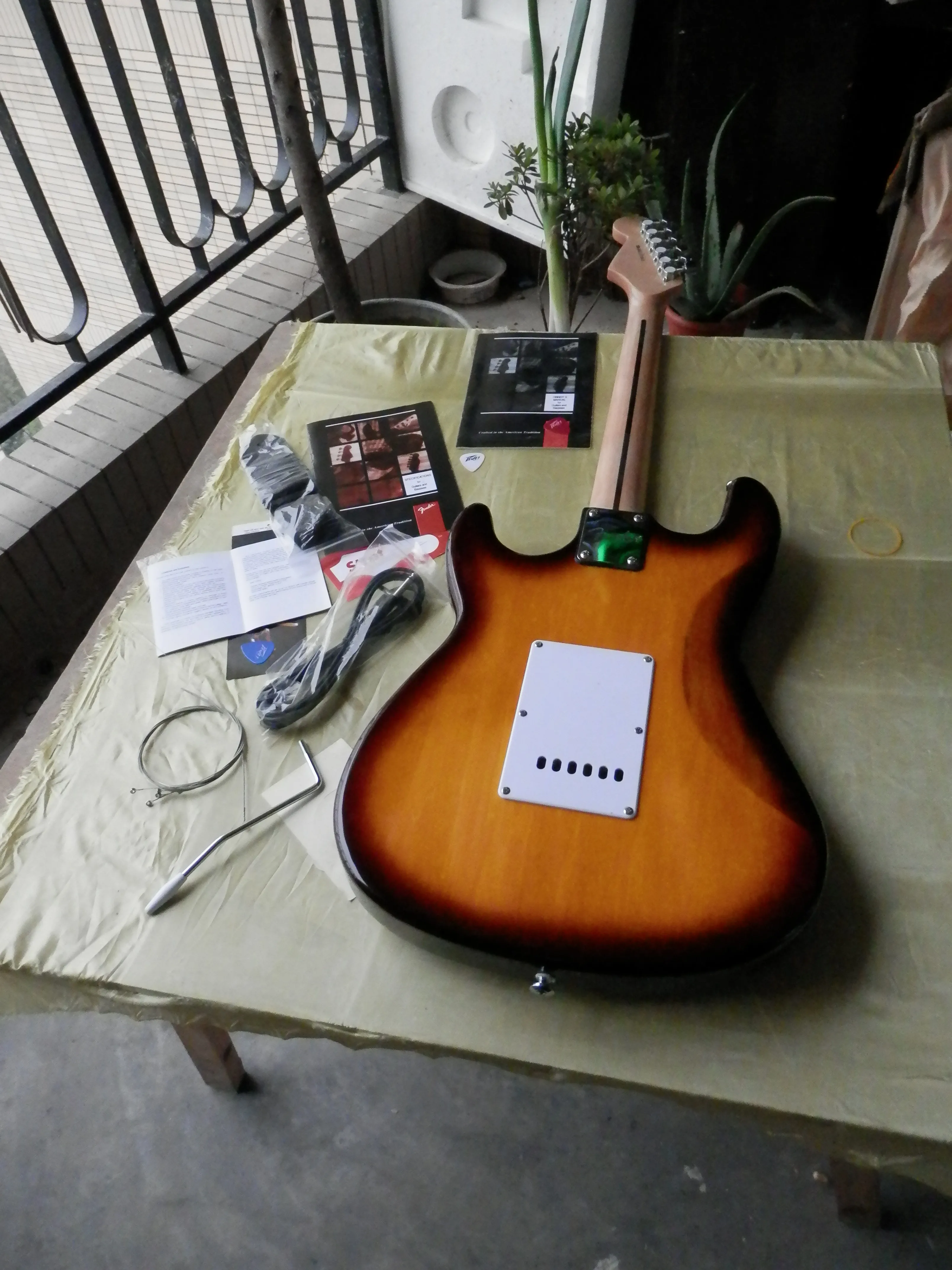 

Chinese Factory Custom High Quality sunburst color ST Electric Guitar 9yue22
