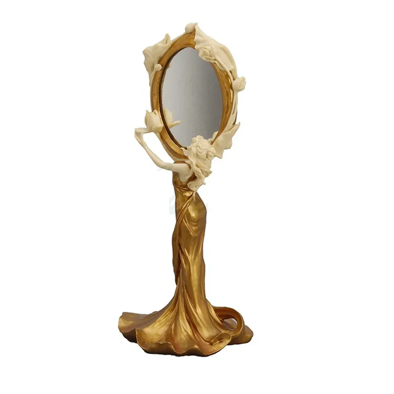 Европейская креативная девушка держащая зеркало с узором в виде лотоса