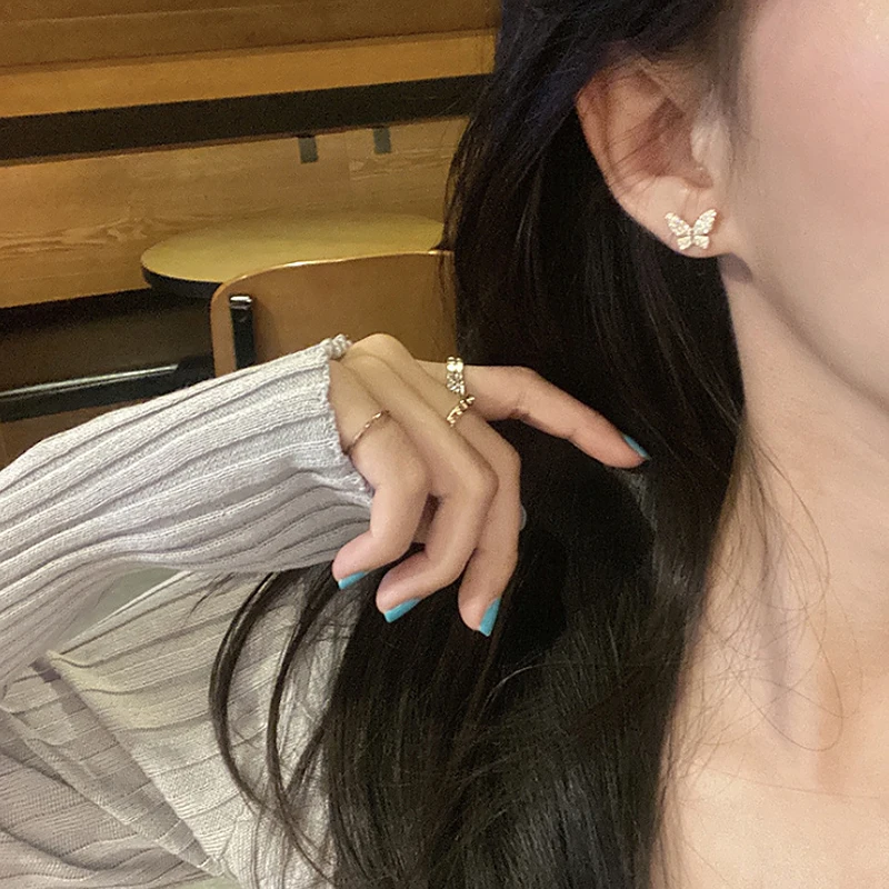 

Korean Metal Rhinestone Butterfly Stud Earrings 2021 Trend Women's Elegant Wedding Ear Piercing Jewelry Party Accessories Gifts