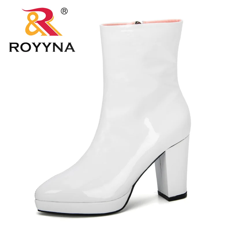 ROYYNA/Новинка 2019 года дизайнерские ботинки женские с острым носком на высоком