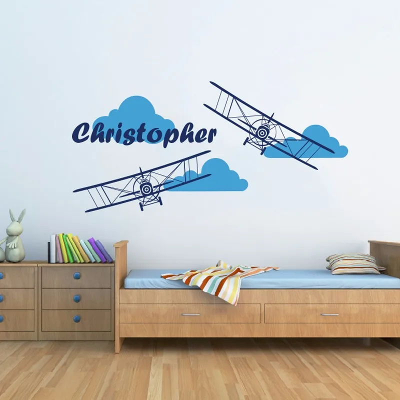 

Персонализированная виниловая наклейка на стену с именем мультяшного самолета облаков, детские наклейки «сделай сам», наклейки для детской комнаты, Настенные обои Q143