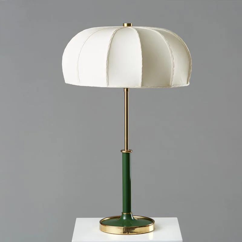 

Classic Emerald Metal Table Lamp Retro European White Cloth Bedroom Living Room Study Bedside Decoration LED E27 Desk Lighting