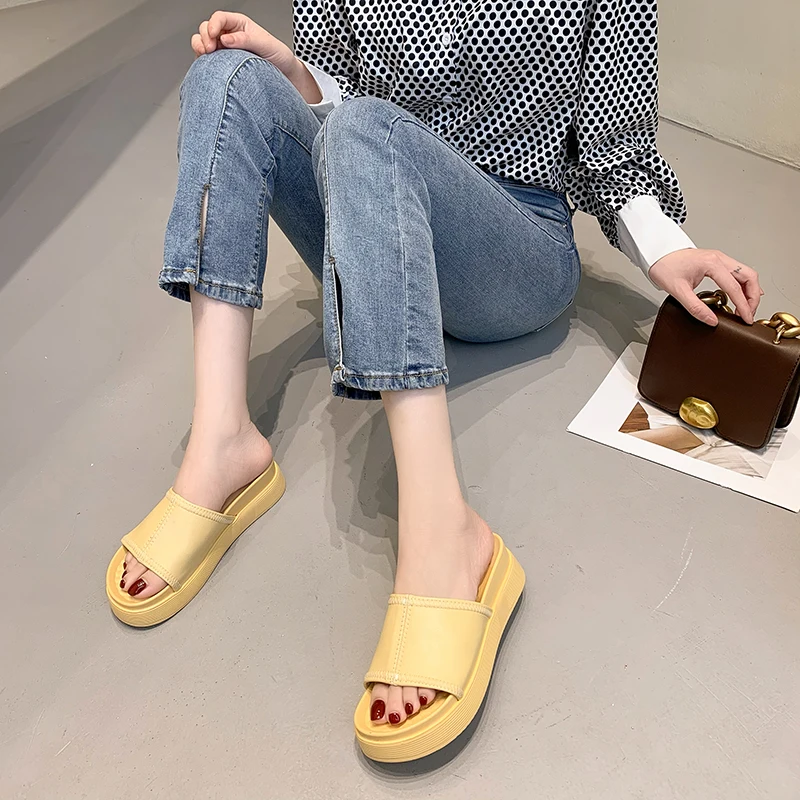 

Med Cross-Tied Shoes For Girls Woman's Slippers Platform Slides Fashion Lady 2021 Flat Luxury PU Female Shoes Lady House Slipper