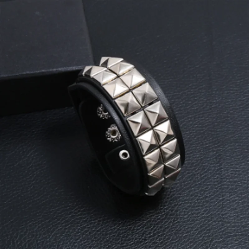 Мужской Черный Кожаный Браслет-манжета в стиле панк с металлическими заклепками
