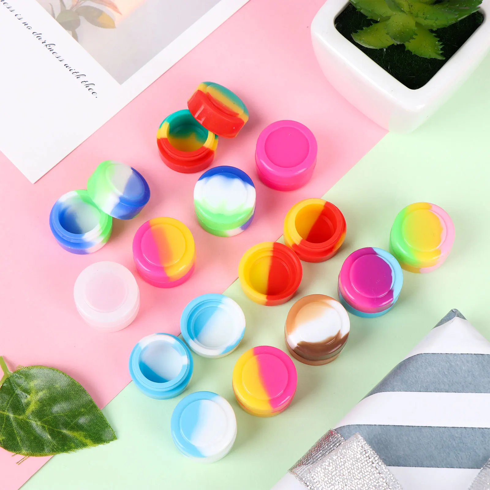 

Non-Stick Silicone Wax Containers 2ml Mini Wax Oil Jars Round Concentrate Box