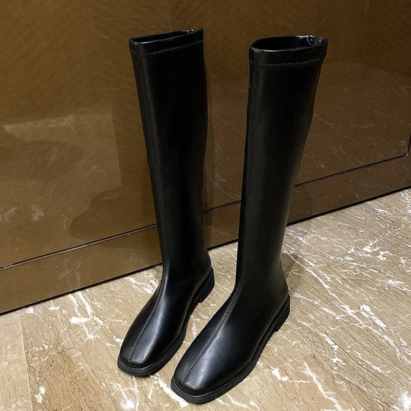 2020 зимние модные женские сапоги до бедра на плоской подошве бежевые колена