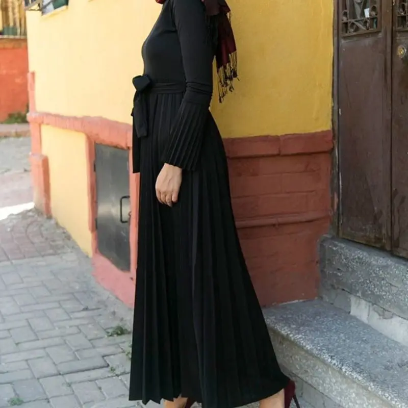 Мусульманских женщин плиссированное платье с расклешенными рукавами макси