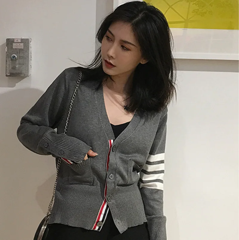 

Весенне-осенний кардиган TB, новый полосатый свитер с V-образным вырезом, уличная рубашка, мужской и женский свитер для влюбленных, популярно...