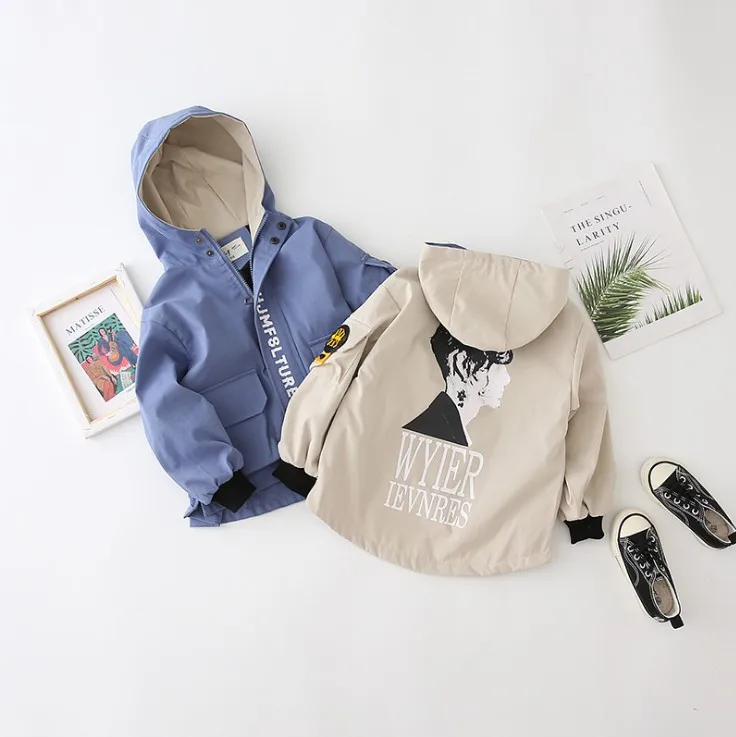 

Новинка 2020 года; Осенняя Модная стильная повседневная куртка с капюшоном и вышивкой для мальчиков; Красивая Детская куртка; Одежда для дете...