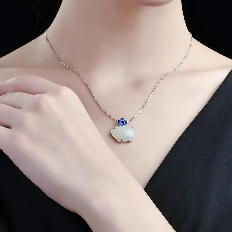 

Very Taigu Style Cloisonne Hetian Jade Pig Pendant Necklace Female Personality Simple S925 Silver Niche Clavicle Chain