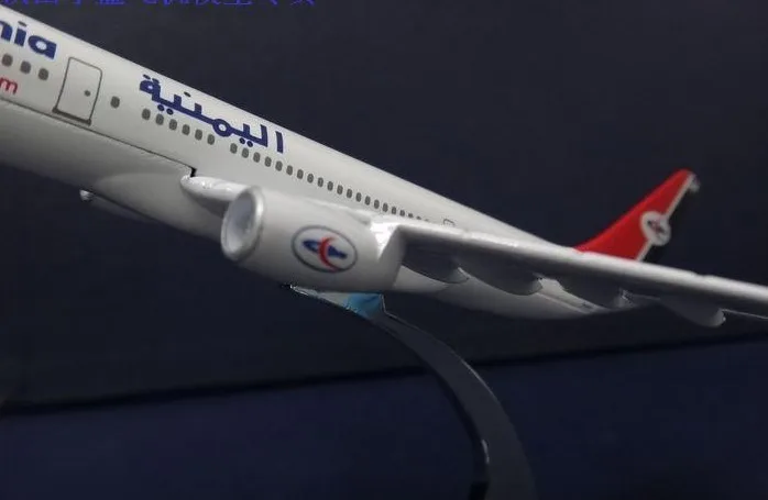 Модель самолета A330 металлическая модель для детей подарок на Рождество 1:400| |