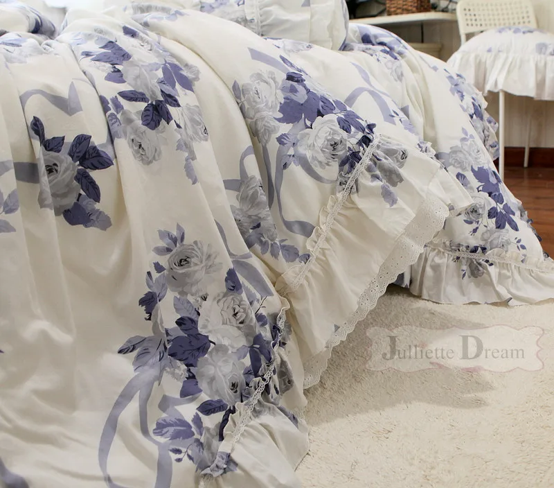 Комплект кружевного постельного белья с оборками королевский комплект