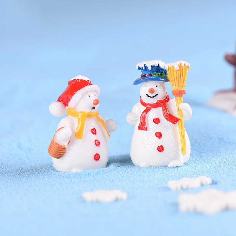 

2 pcs Cartoon Basket Couple Snowman Moss Micro Landscape Ornaments Accessories Christmas Snow Landscaping Set Ornaments Dolls
