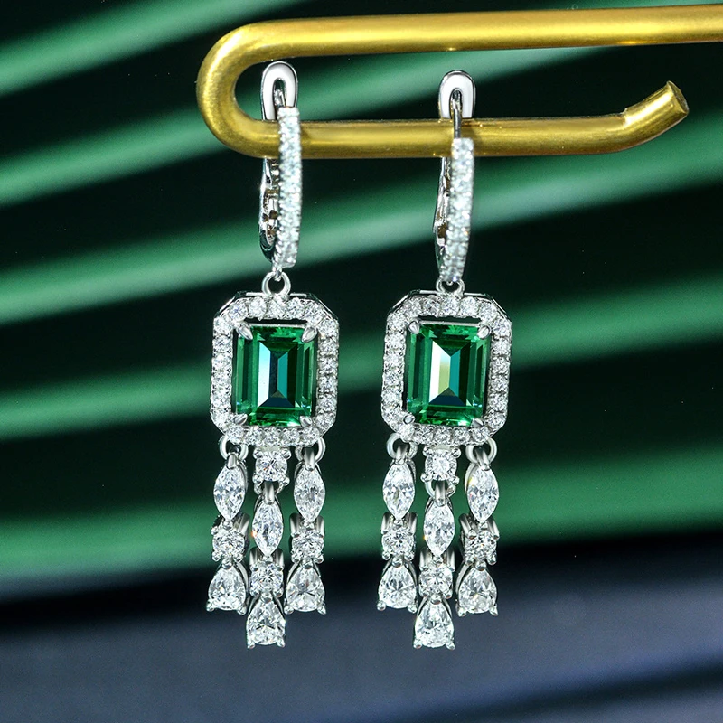 Женские серьги-кисточки из серебра 100% пробы с натуральным изумрудом 6 х8 мм -