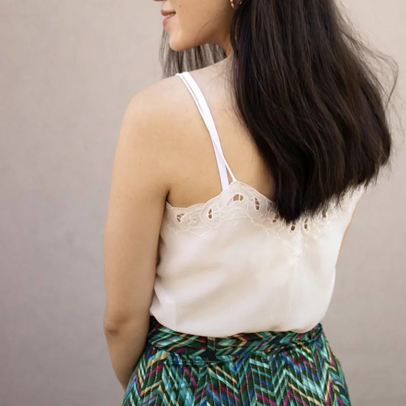 

Sling Women Embroidery Tank Top 100% Silk Women Camis 2021 Autumn / Summer New Three-color