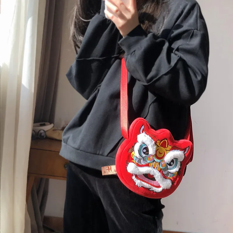 creative multifunctional plush red wallet New Year's auspicious doll Lion dance Chinese style backpack Messenger bag |